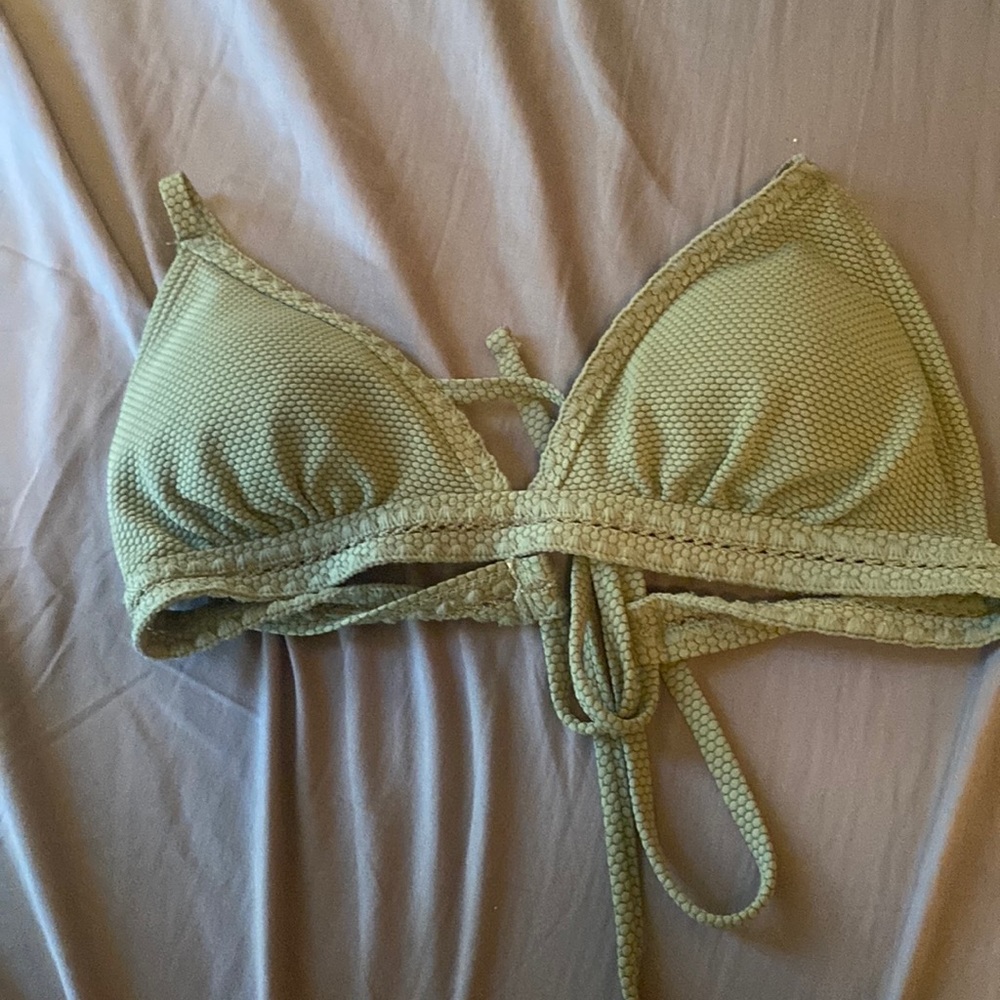 Size medium bikini top